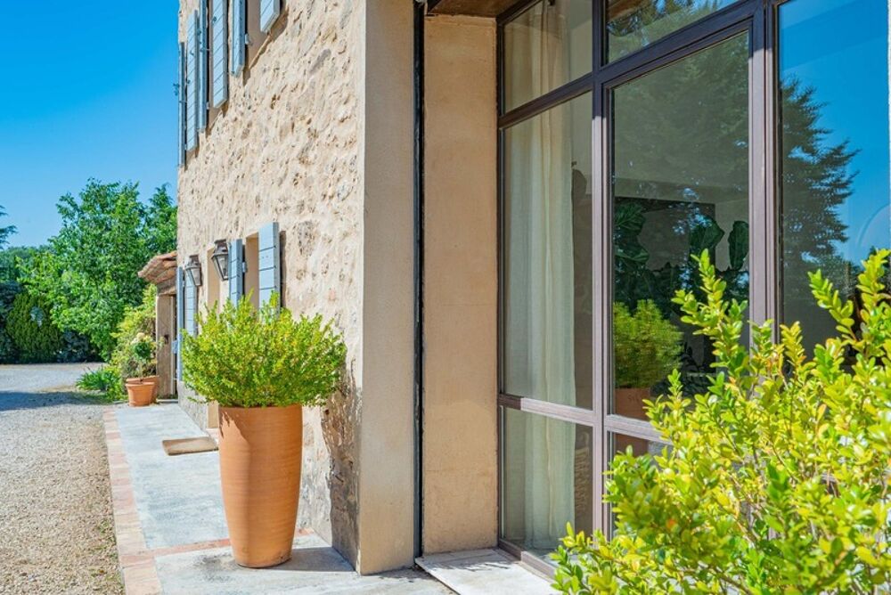 Bergerie en pierre du XVIII? siècle rénovée - 200 m² - terrain 5000 m² avec piscine - 25 min Aix-en-Provence