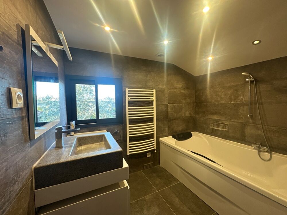 Vente Maison Maison à vendre 6 pièces proche de PESSAC (33) Pessac