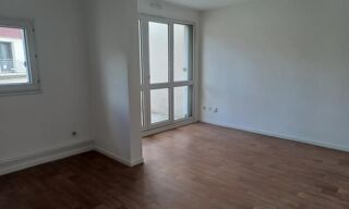  Appartement à louer 3 pièces 77 m²
