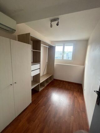 Immeuble � vendre 15 + pi�ces 800 m�