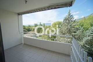  Appartement à louer 3 pièces 77 m²