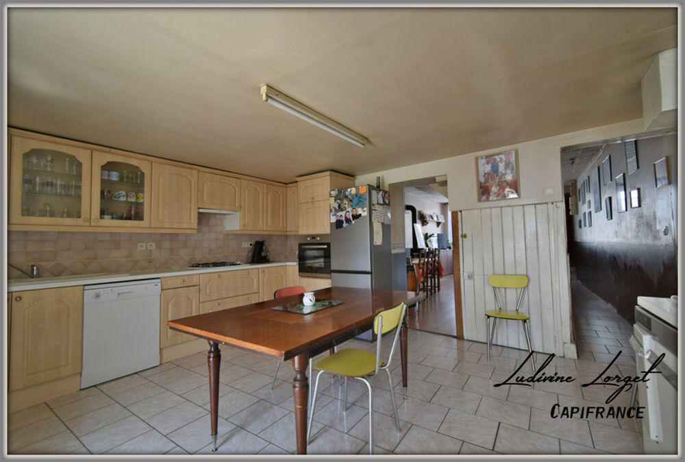 Maison de ville avec beau terrain  10 min de La Ferté-Milon (02460) 133 m²  3/4 chambres  Atelier  Carport  Terrain 623 m²