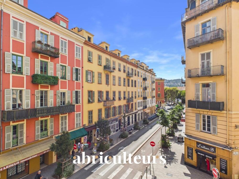 Superbe appartement traversant rénové de 136,81 m²  Trois balcons  Garage  À 30 mètres du Port de Nice