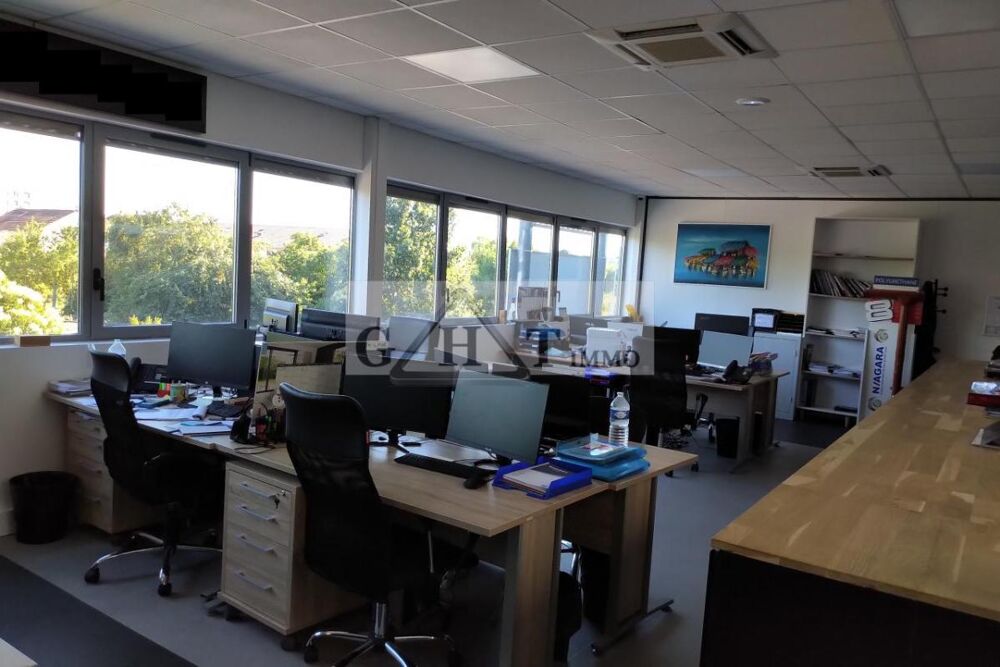  A VENDRE 287 M² DE BUREAUX A STAINS 