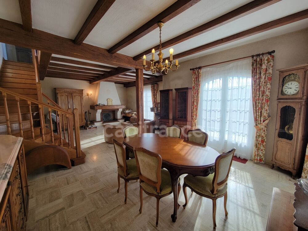 ( 85 ) Vendée entre NOIRMOUTIER , PORNIC et CHALLANS à vendre centre ville BEAUVOIR SUR MER maison 7 pièces , 181 m² ,4 chambre