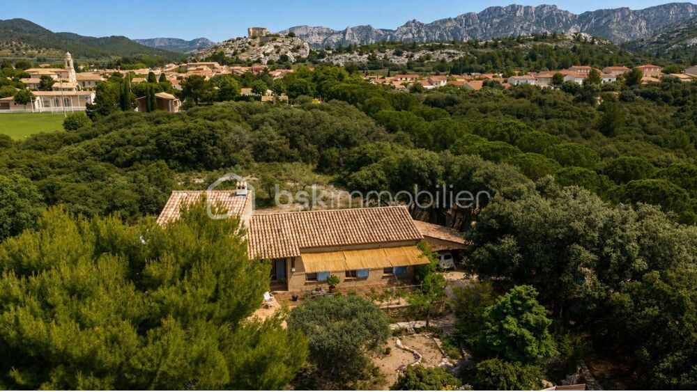 Un havre de paix au coeur des Alpilles Et si votre prochaine maison était celle où chaque journée ressemble à des vacances ?
