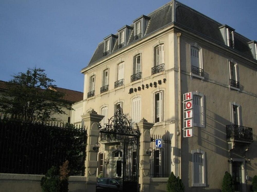 Hôtel particulier à CARCASSONNE, 18 chambres, 1340 m² habitables avec 2 hangars 668 m², parking, jardin 350 m²