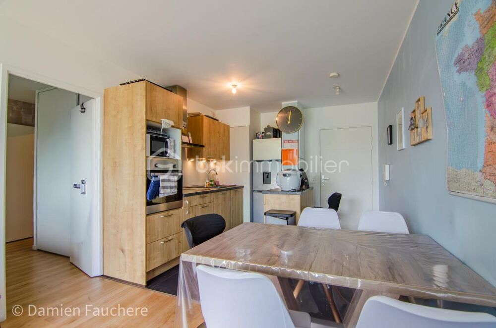 Appartement F2 lumineux  2014 - Dernier étage avec balcon et parking sécurisé
