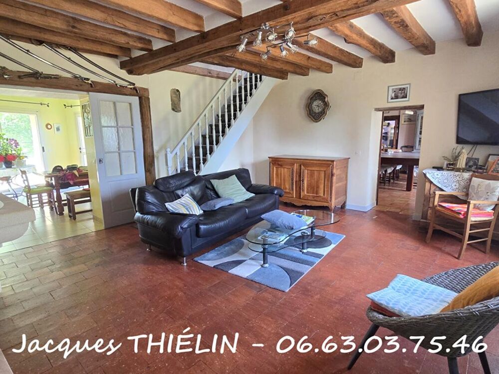 Charme de l'ancien & lumière contemporaine pour cette spacieuse longère familiale