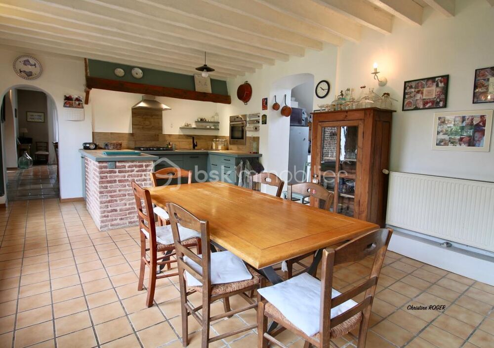 Ferme au carré de caractère avec habitation familiale, revenus locatifs et dépendances  Parcelle de 7 848 m²