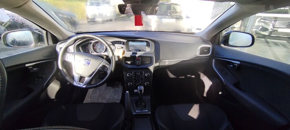 V40 D4 190 CV MOMENTUM GEARTRONIC 8 2015 occasion 31570 Lanta