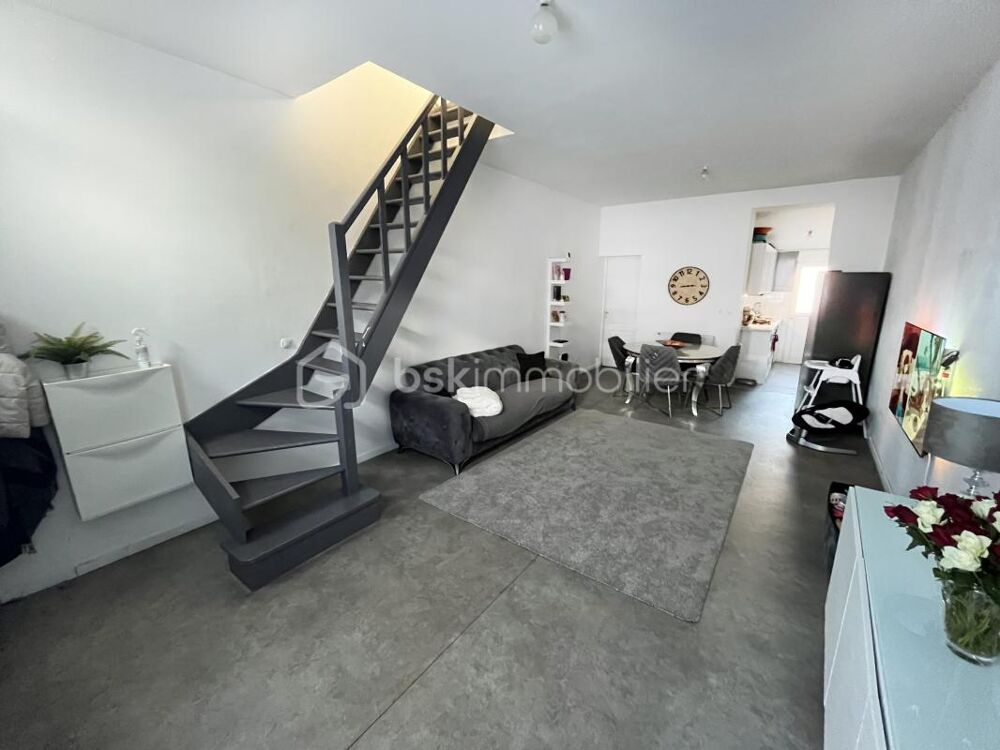EXCLUSIVITÉ, Maison de 95 m2 (5 pièces) avec cour et jardin de 67 m2 en jouissance (appartenant à la mairie)
