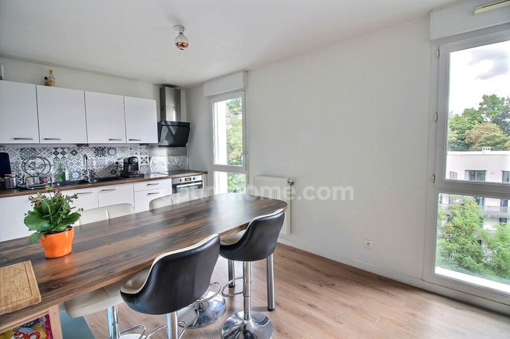 Appartement 3 pièces de 62 m2 à vendre avec balcon et parking à POISSY (78) au prix de 232000 euros