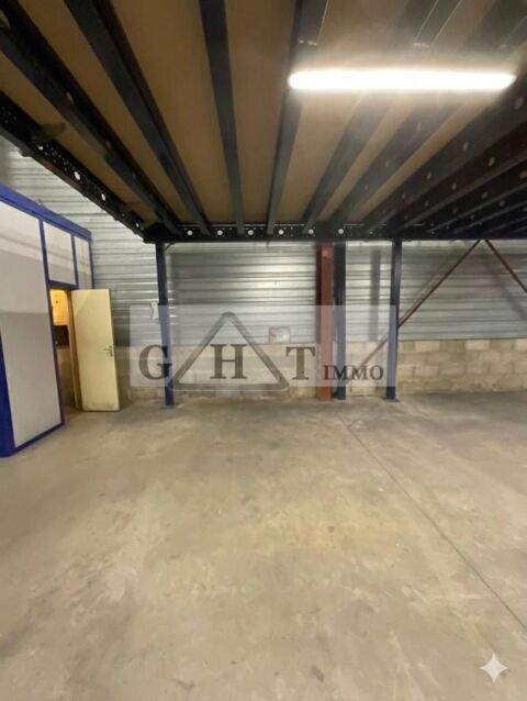   ENTREPOT 892M2 A LOUER SAINT SOUPPLETS 
