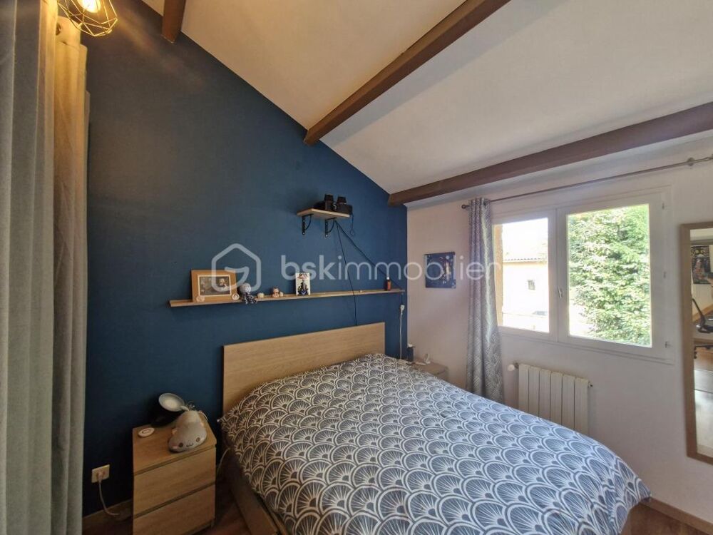 Maison familiale, ou bureaux, 8 pièces, lumineuse, au calme  Avec piscine, jardin, jacuzzi, terrasses, grand espace de vie, gra