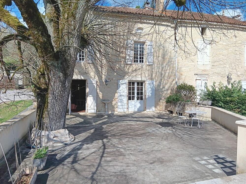 À 20 minutes au nord de Cahors, maison avec gites et piscine