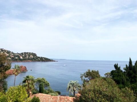 Local/bureau &agrave; vendre LE TRAYAS (83) 359000 83530 Le trayas