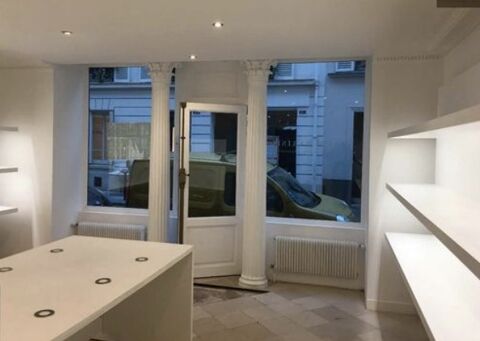 A proximit&eacute; du m&eacute;tro la fourche, bureaux a louer de 41m&sup2; 2174 75017 Paris