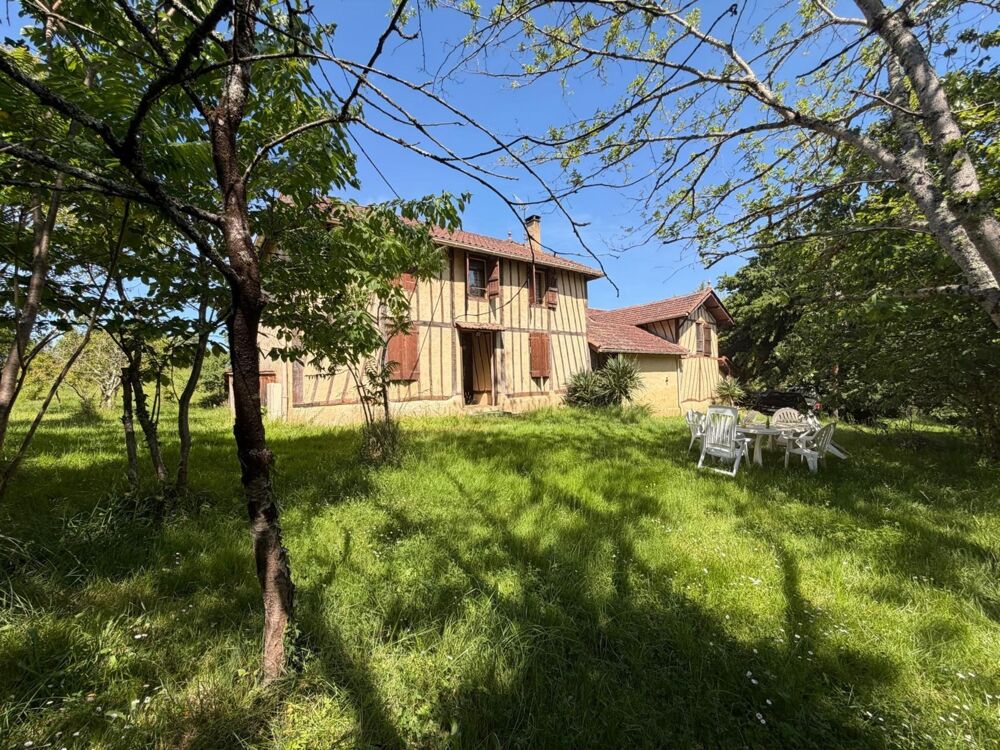 Nogaro(32) 7 km, ANCIENNE METAIRIE GASCONNE 280m2 dont 160m2 habtiables sur 4.5ha, au bout d'un long chemin, CACHEE, SANS VIS A