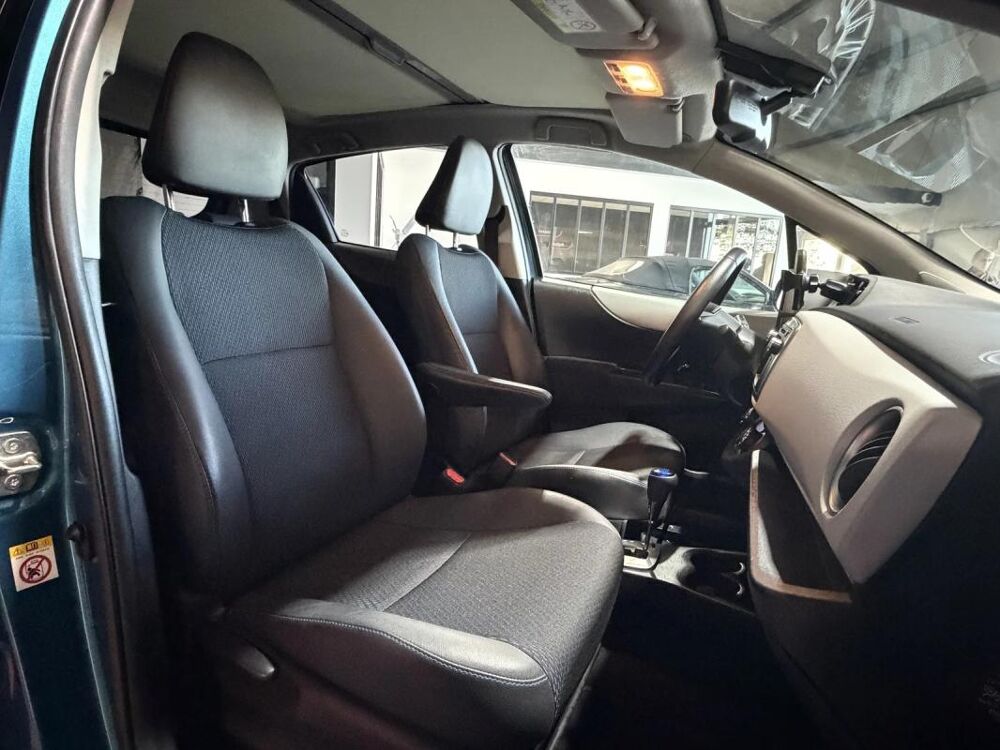 Yaris 1.5 VVTi 16V HSD Hybrid 100h E-CVT 75 cv Bo&icirc;te auto 2014 occasion 85190 Venansault