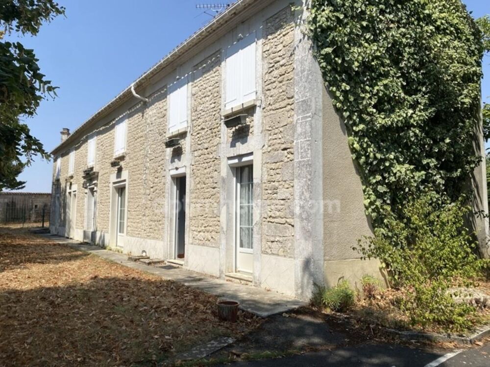 Vente Maison À 15 minutes d'Angoulême – Superbe ensemble charentais d'environ 290 m² habitables avec piscine 20x4 avec abri rétractable, 6 ch Champniers