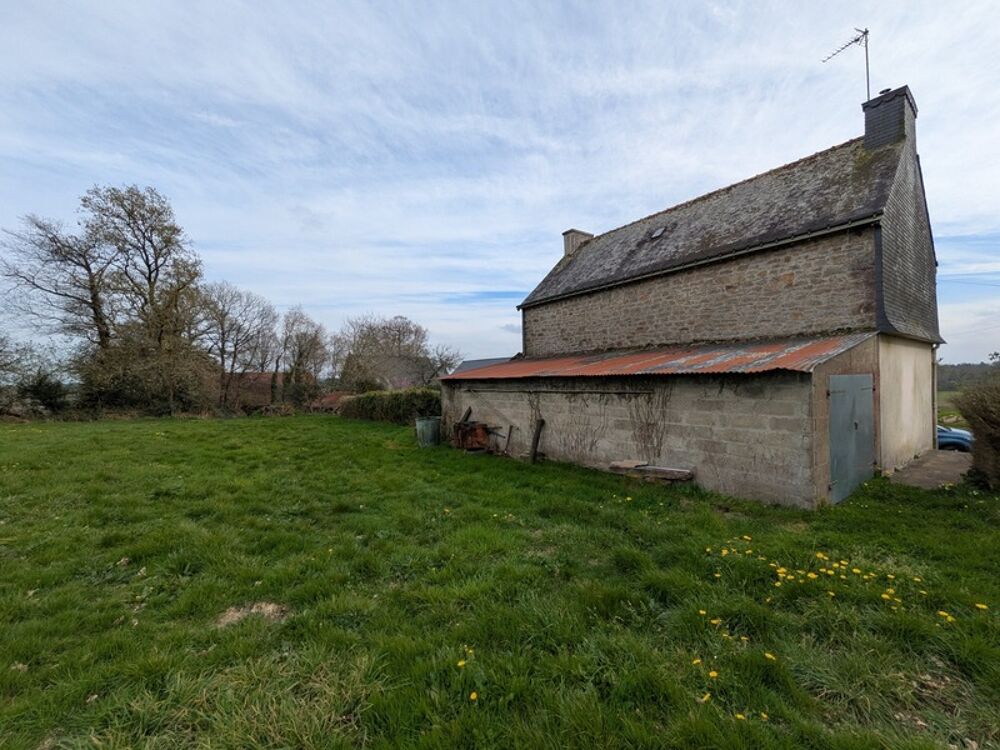 Bubry propriété composée d'une maison à usage d'habitation avec garage, deux petits hangars, une grange en pierre, une longère e