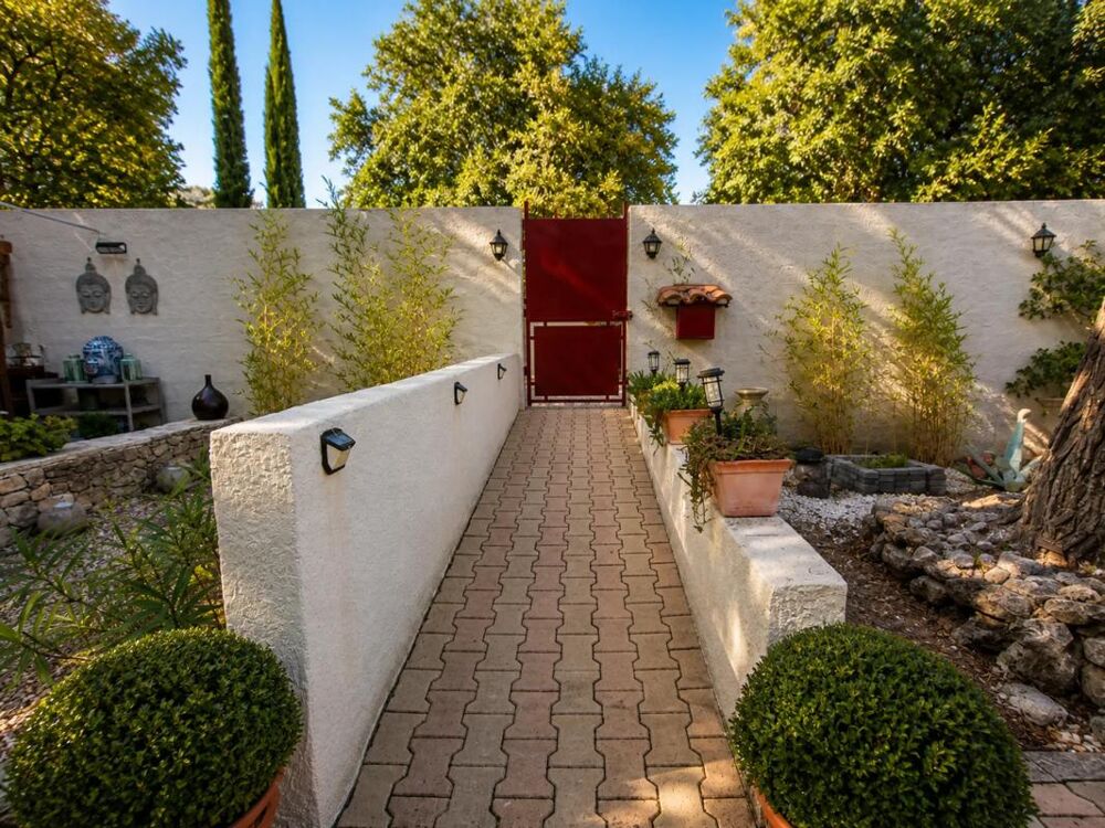 à vendre  Propriété/château Garrigues-Sainte-Eulalie (30190)