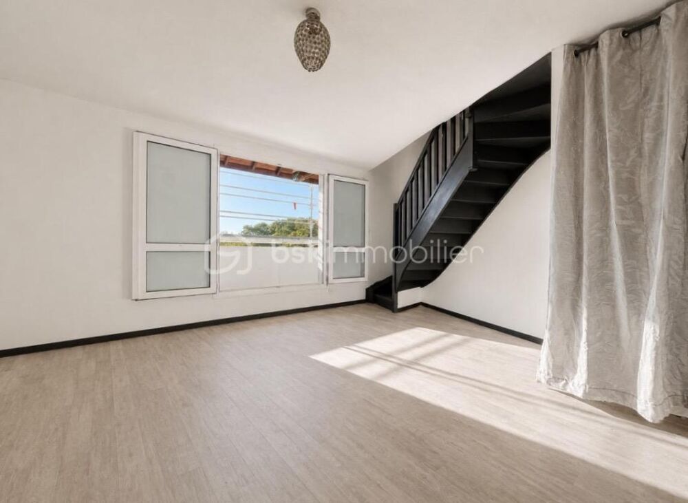 EXCLUSIVITÉ  T2 bis en duplex avec balcon, garage et cave à Saint-Genis-Laval