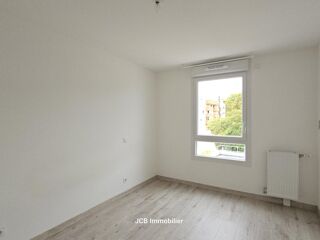  Appartement à louer 3 pièces 75 m²