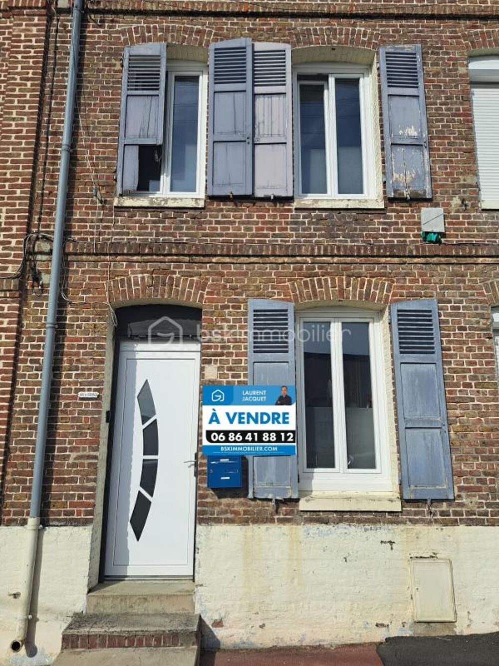 MAISON DE VILLE AVEC JARDIN D'ENVIRON 950M² DANS UN QUARTIER CALME D'ABBEVILLE - A 5 MINUTES DE L'AUTOROUTE A16