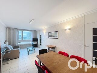  Appartement à louer 3 pièces 81 m²