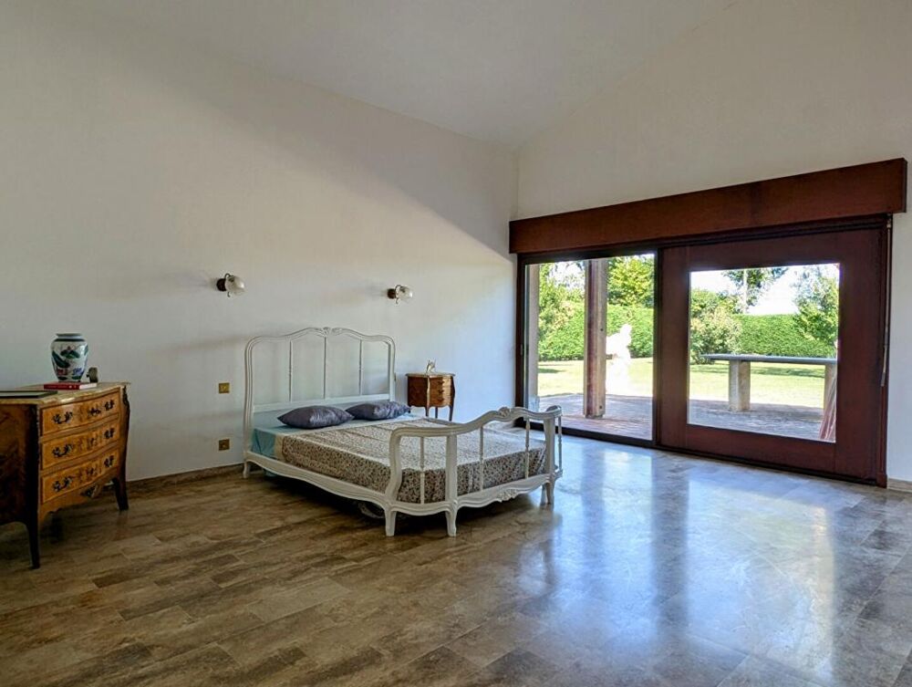  vendre  Proprit/chteau Cazres (31220)