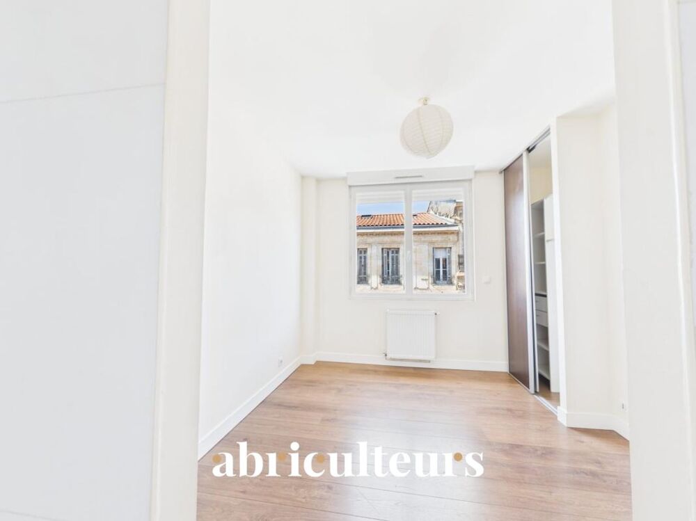 Vente Appartement Bordeaux Saint-Genès (33000) - T3 traversant de 73 m² au dernier étage, lumineux et sans vis-à-vis, tram B à 200 m Bordeaux