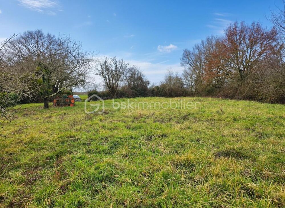 Vente Terrain Venez découvrir ce grand terrain constructible à Sanxay (86) Sanxay