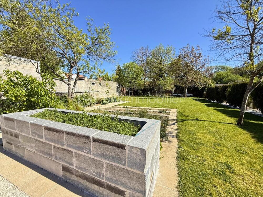 Maison familiale avec fort potentiel, triple garage et dépendance sur 1 145 m²