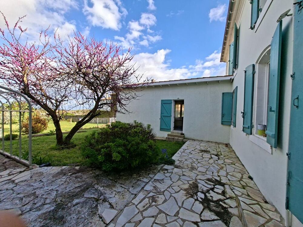 Vente Maison jolie maison pierre vue sur l estuaire de la Gironde SAINT-Estèphe Saint estephe