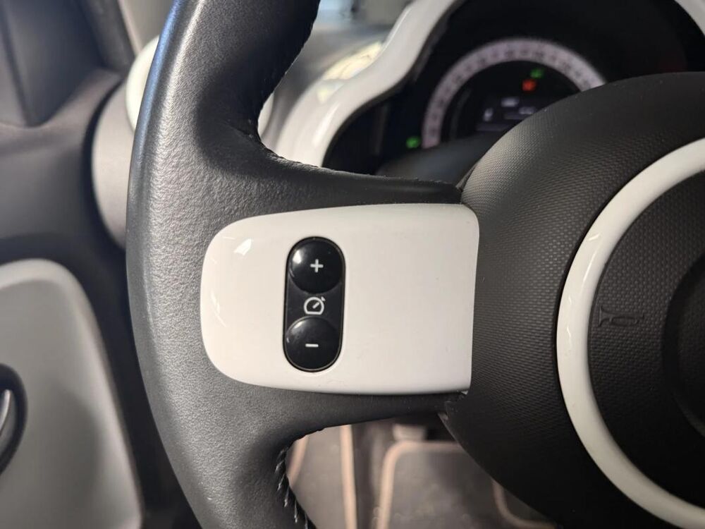 Twingo Vibes CAMERA DE RECUL / CARPLAY FEUX AUTO 2021 occasion 17139 Dompierre-sur-Mer