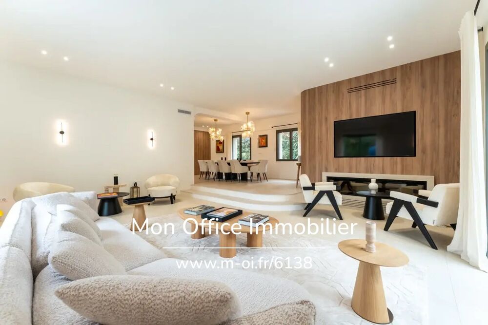 Référence : 6138-NGU - Maison Saint Tropez, À pied du village