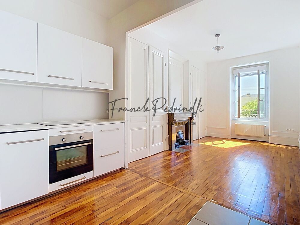 A VENDRE T2 42 m² 150 m de la place Rouget de lIsle / 15 min Gare Part-Dieu LYON 3EME ARRONDISSEMENT (69)