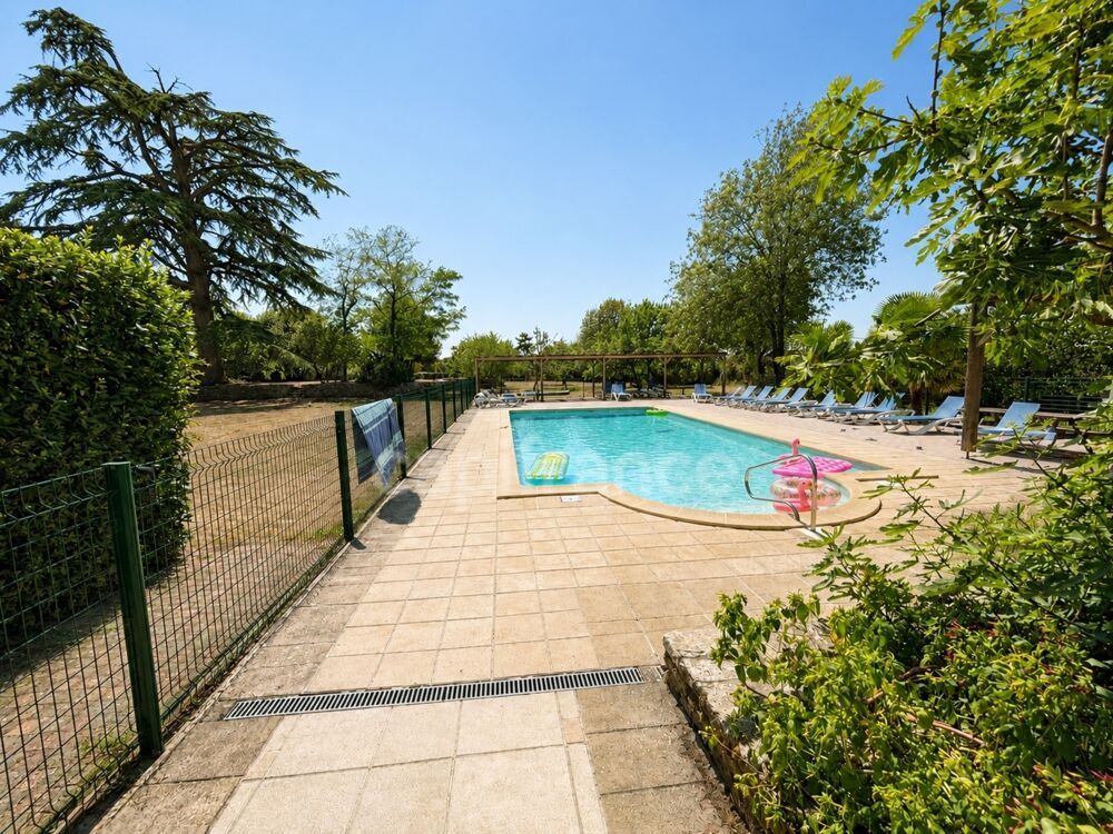 à vendre  Propriété/château Asnières-la-Giraud (17400)