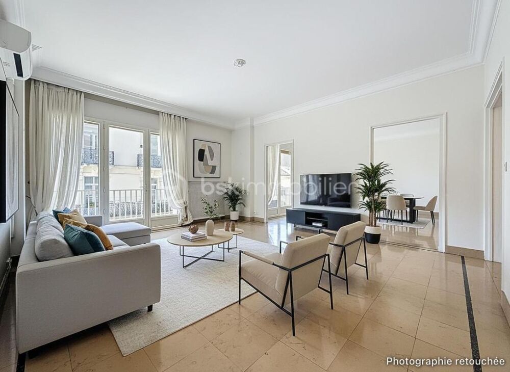 APPARTEMENT 6 PIÈCES DE 190 m2, CAVE, PARKING ET TOIT TERRASSE