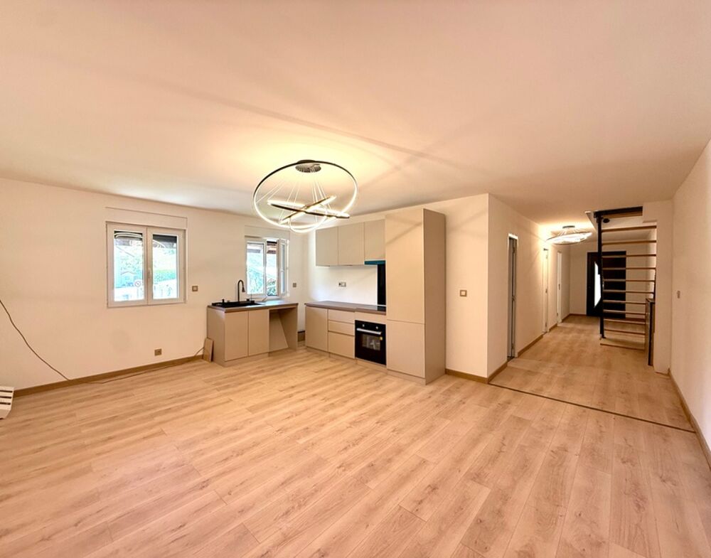 Appartement à vendre duplex T4 situé au dernier étage MARIGNIER (74)