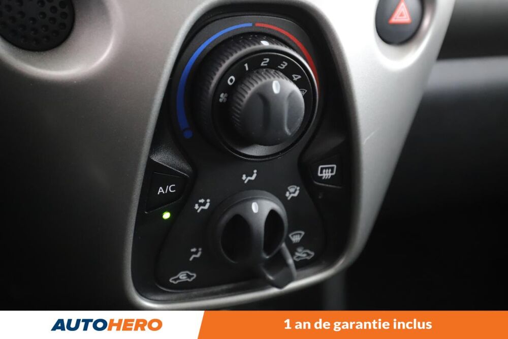 Aygo 1.0 VVT-i X-Play X-Shift 5P 69 ch 2015 occasion 92130 Issy-les-Moulineaux