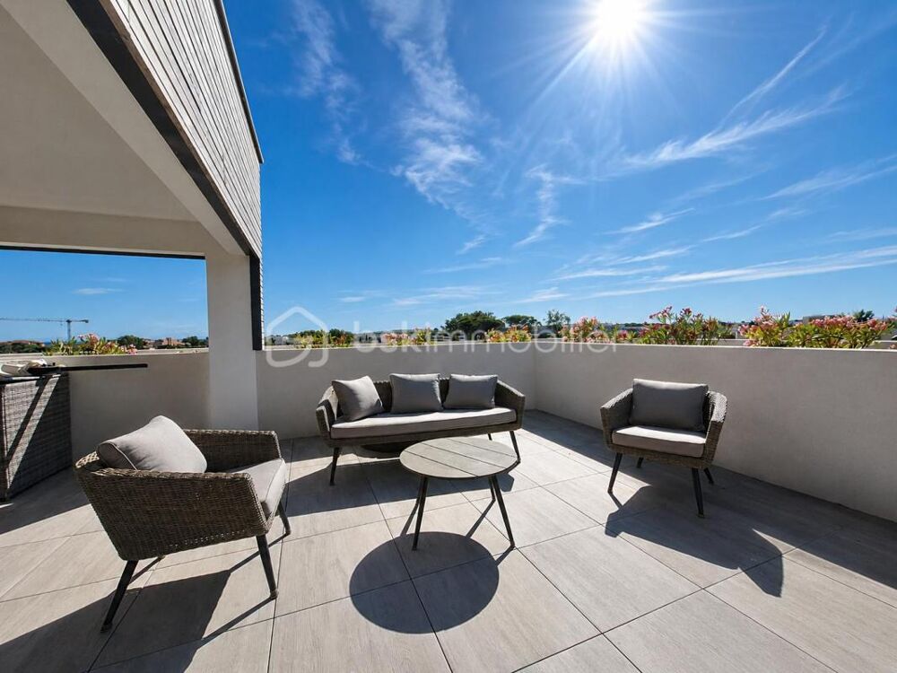 DERNIER ÉTAGE  DUPLEX 113 m²  TERRASSE 43 m² SANS VIS-À-VIS  VUE MER & CANIGOU  PISCINE  500 M DE LA PLAGE