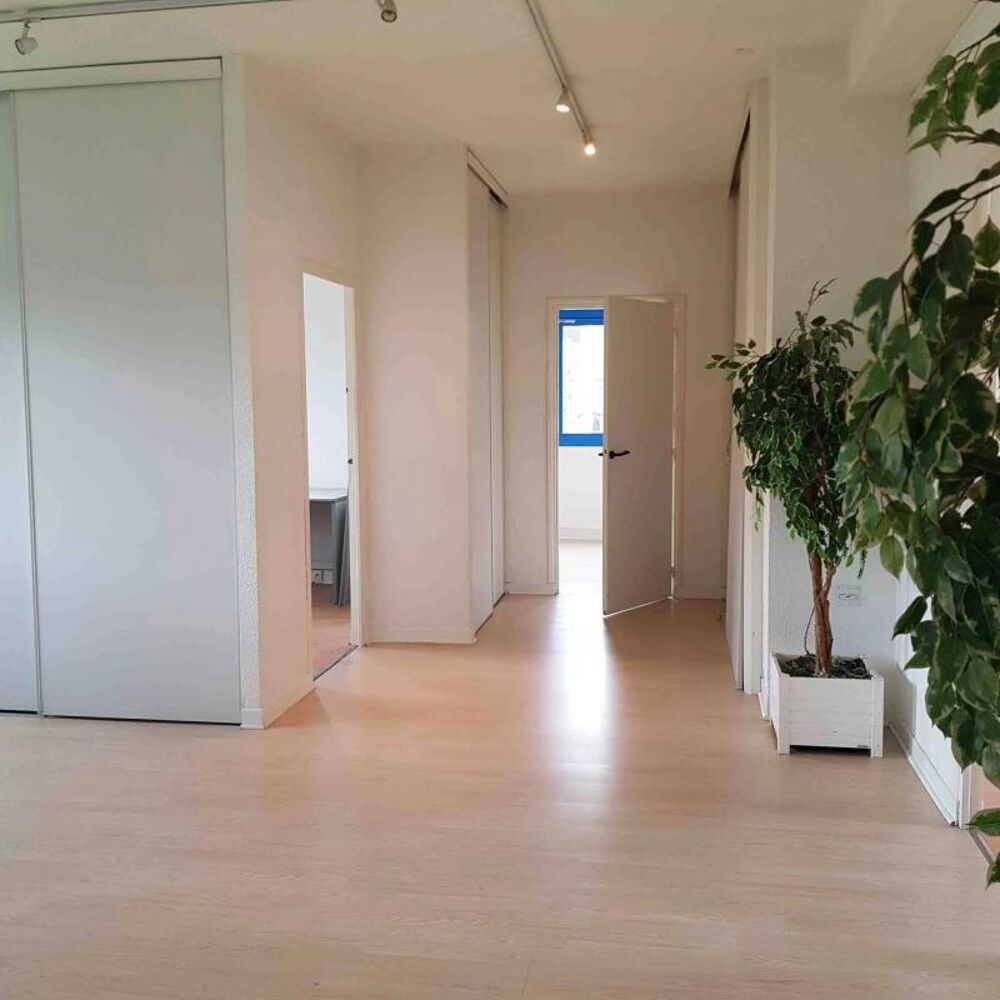   Bureaux 103m2 climatisés + 3 parkings Francheville