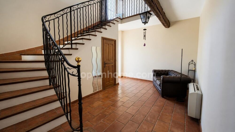 A Vendre Maison 237 m² double habitation possible et terrain arboré MEZEL (04)