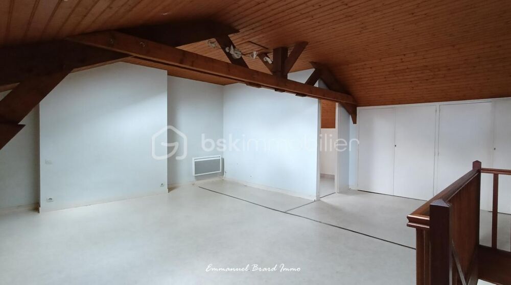 Vente Immeuble À VENDRE – IMMEUBLE DE 4 LOGEMENTS AU CŒUR DE LA CITÉ MÉDIÉVALE DE LUSIGNAN Lusignan