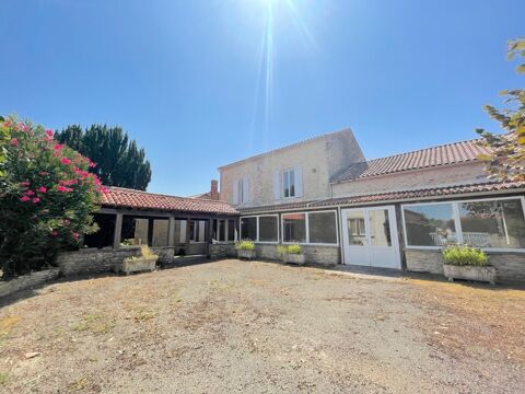   Ensemble immobilier mixte aux grands espaces : habitation & activit� commerciale � Sainte-Rad�gonde-des-Noyers en VENDEE (85) Maison - 12 pi�ce(s) - 265 m�