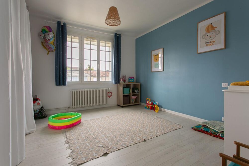 Maison Sèvremoine 5 P . 3 Chs . Bureau . 133.67 M² . T 315 M² . Garage