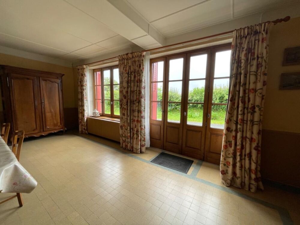 Maison en pierre en bon état avec dépendance 85500€